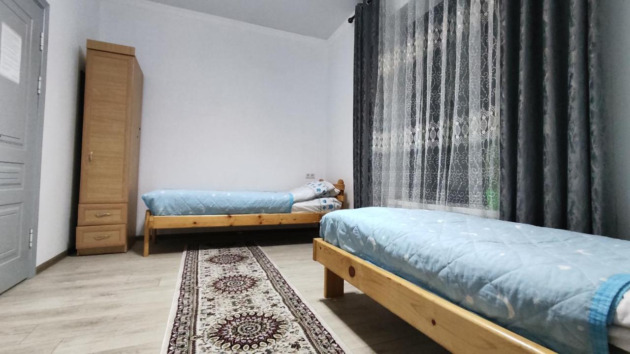 Tuenduek Guest House, Karakol Extérieur photo